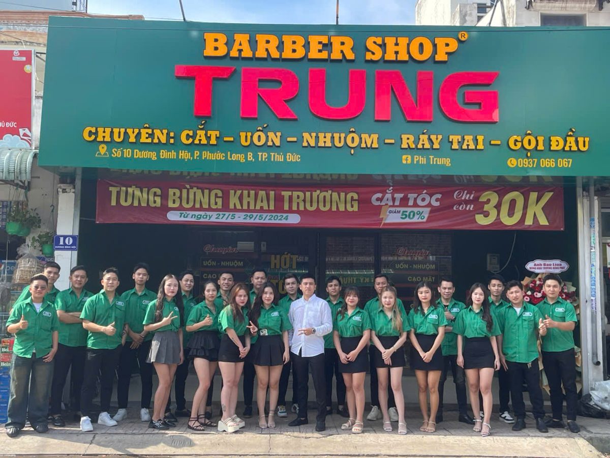 Mặt tiền & toàn đội Trung Barber