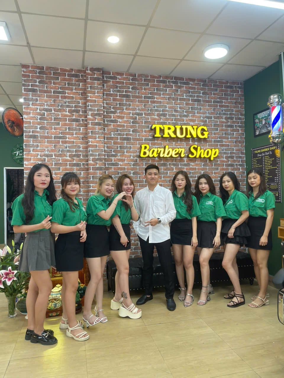 Đội ngũ Trung Barber